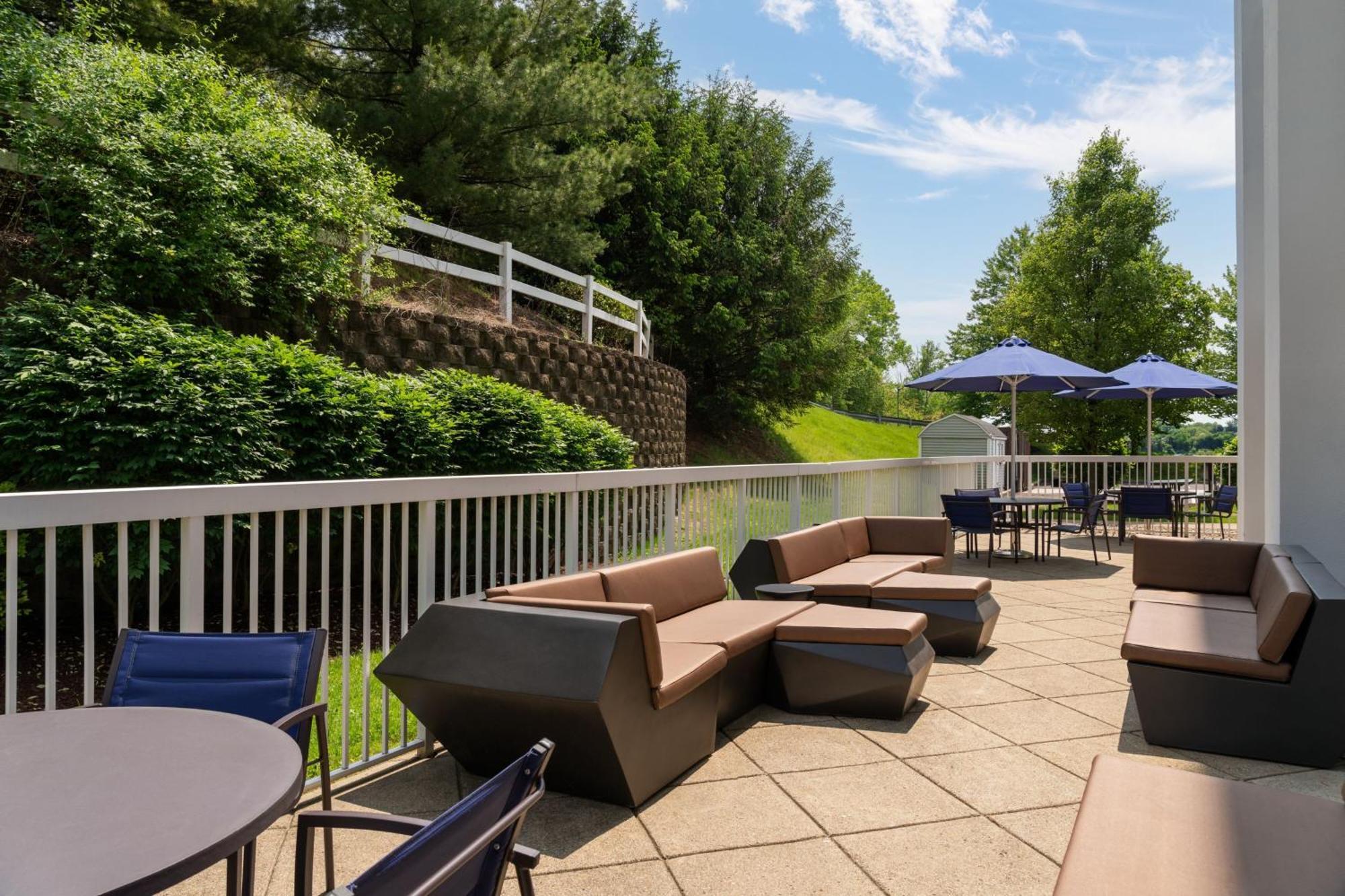 Springhill Suites Уэст-Миффлин Экстерьер фото